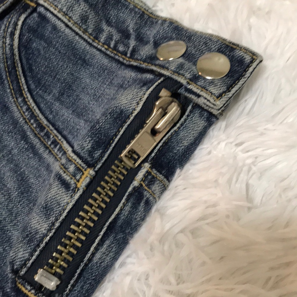 ELIZABETH & JAMES High Rise Jeans Size 25